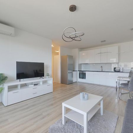 Bazova Apartment With Free Parking 布拉迪斯拉发 外观 照片