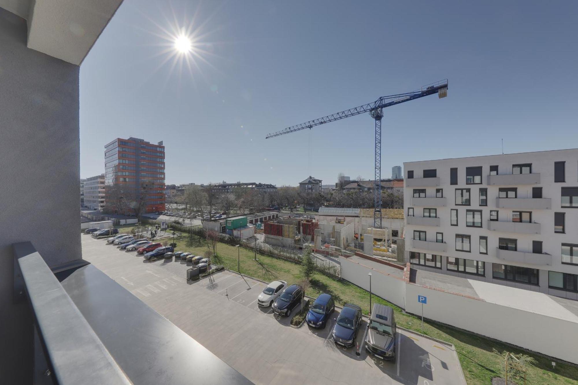 Bazova Apartment With Free Parking 布拉迪斯拉发 外观 照片