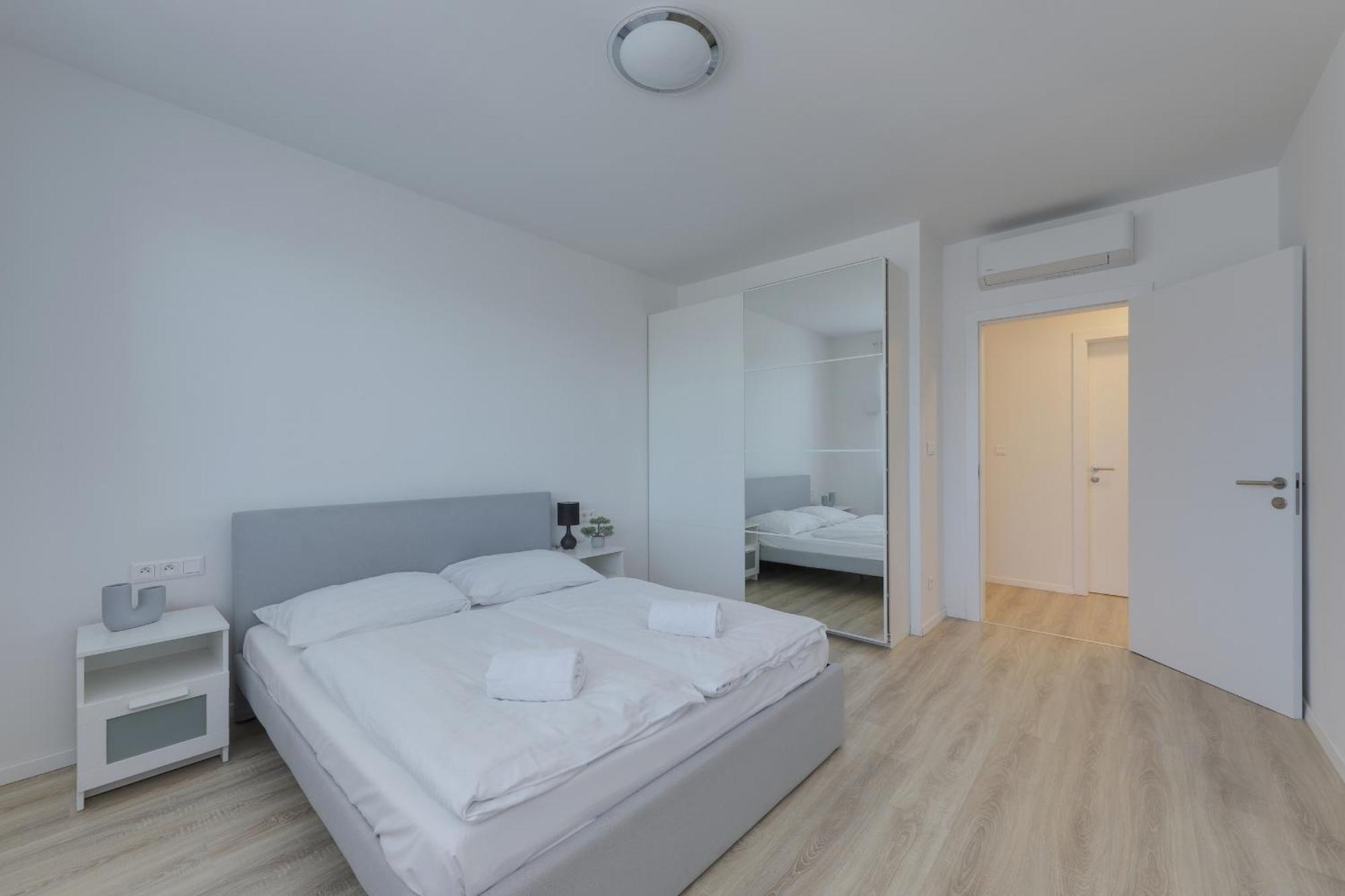 Bazova Apartment With Free Parking 布拉迪斯拉发 外观 照片